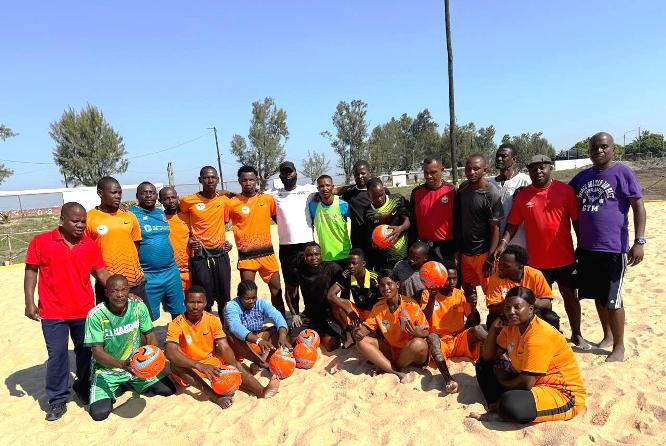Sofala beneficia de formação em futebol de praia